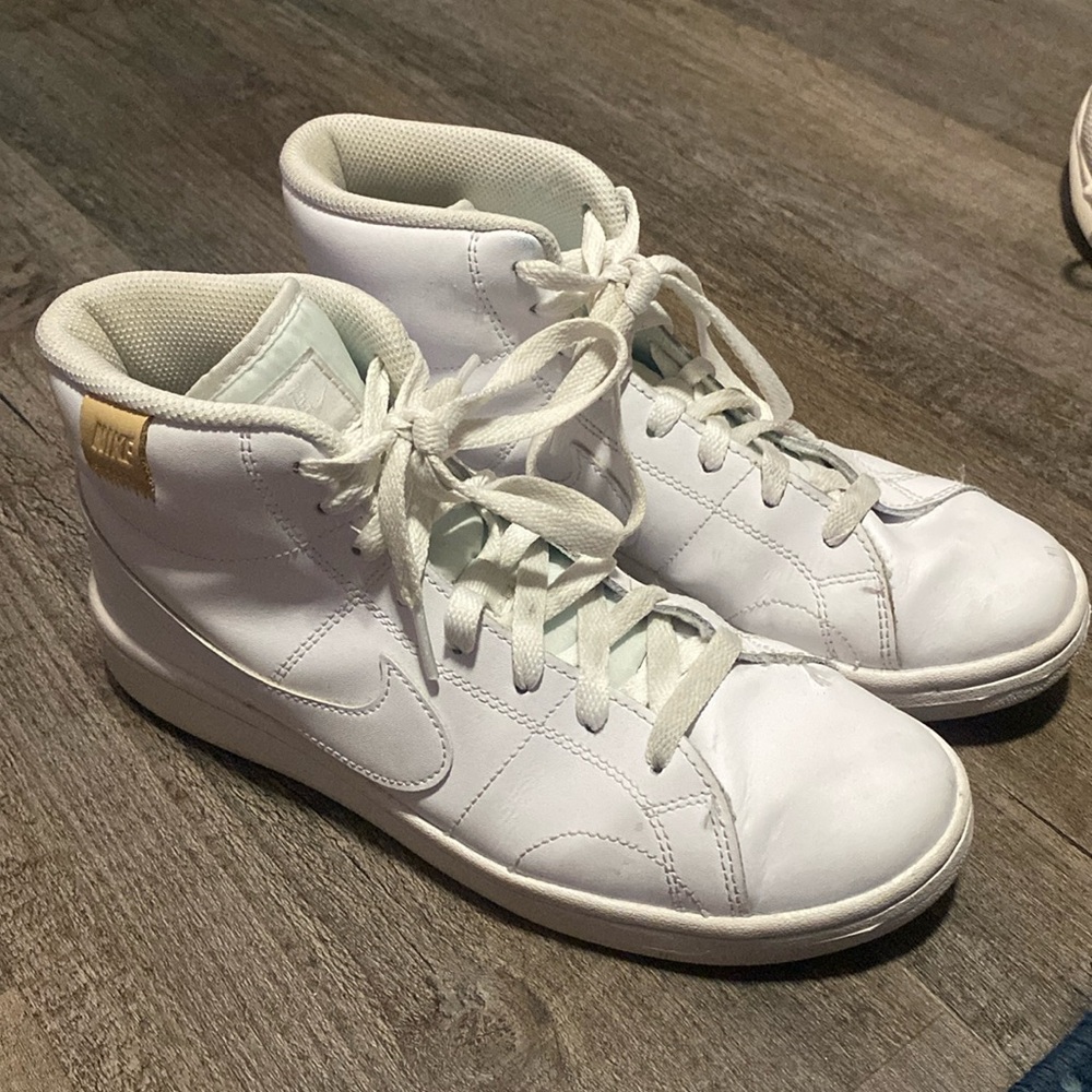 Nike tennis shoes